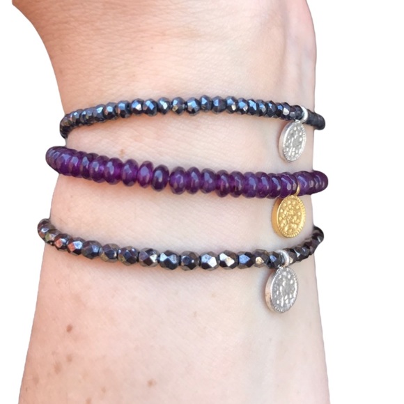 Coon charm beaded stretch bracelet - Picture 3 of 12